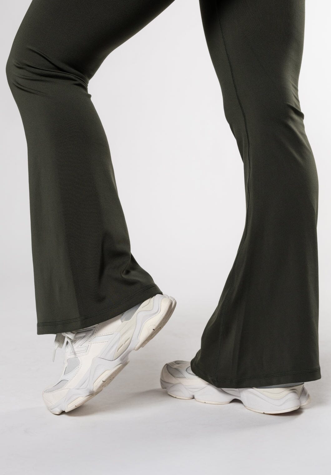 Reluna Icon Sculptseam® Plus Flare 31" Cocktail Hour Leggings/Joggers Paragon Fitwear 