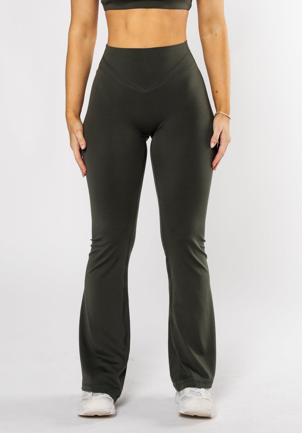 Reluna Icon Sculptseam® Plus Flare 31" Cocktail Hour Leggings/Joggers Paragon Fitwear 
