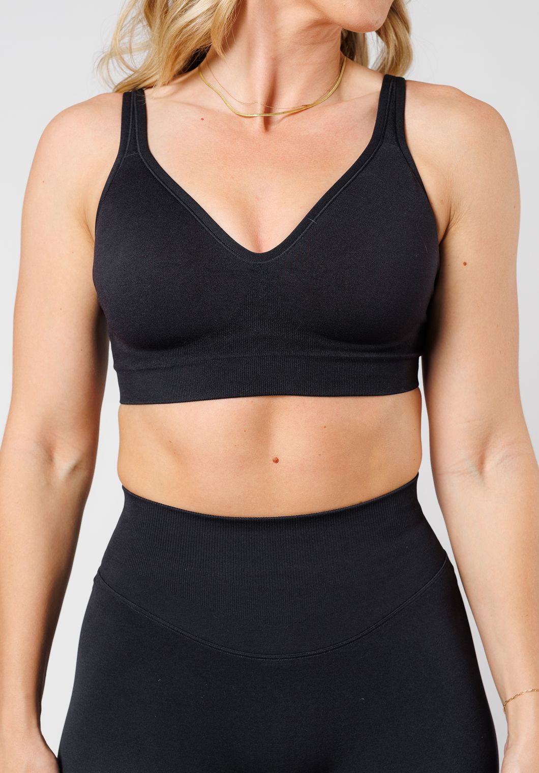 CurveFlex™ Seamless Form Bra Black Sports Bras Paragon Fitwear 