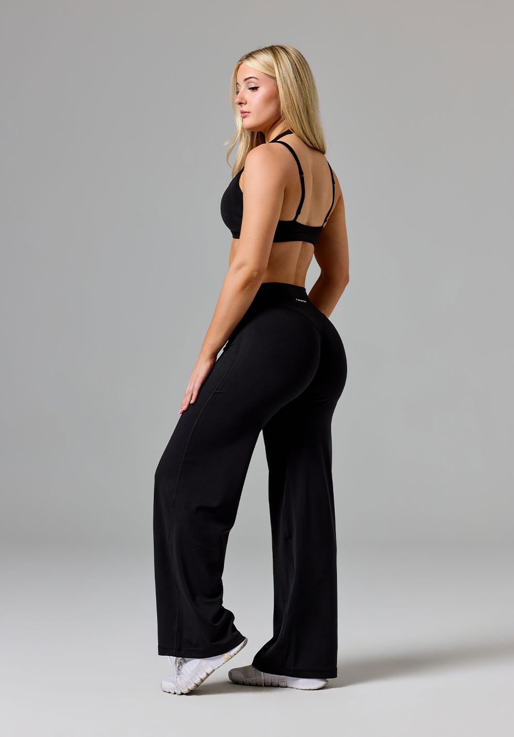 Reluna™ Original Sculptseam® Mid-Rise Straight Leg Pant Short Black Leggings/Joggers Paragon Fitwear 